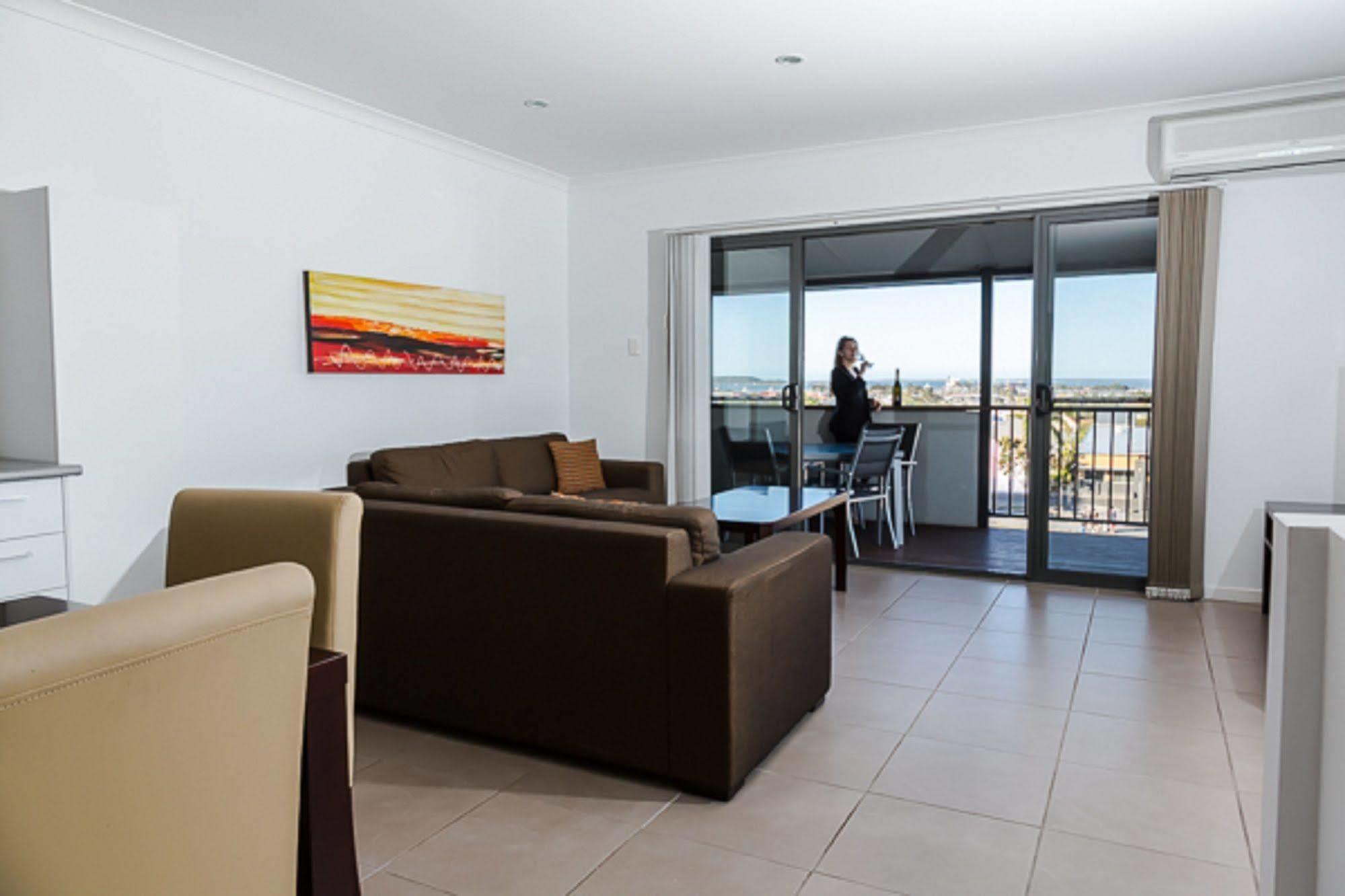 Gladstone Heights Executive Apartments ภายนอก รูปภาพ